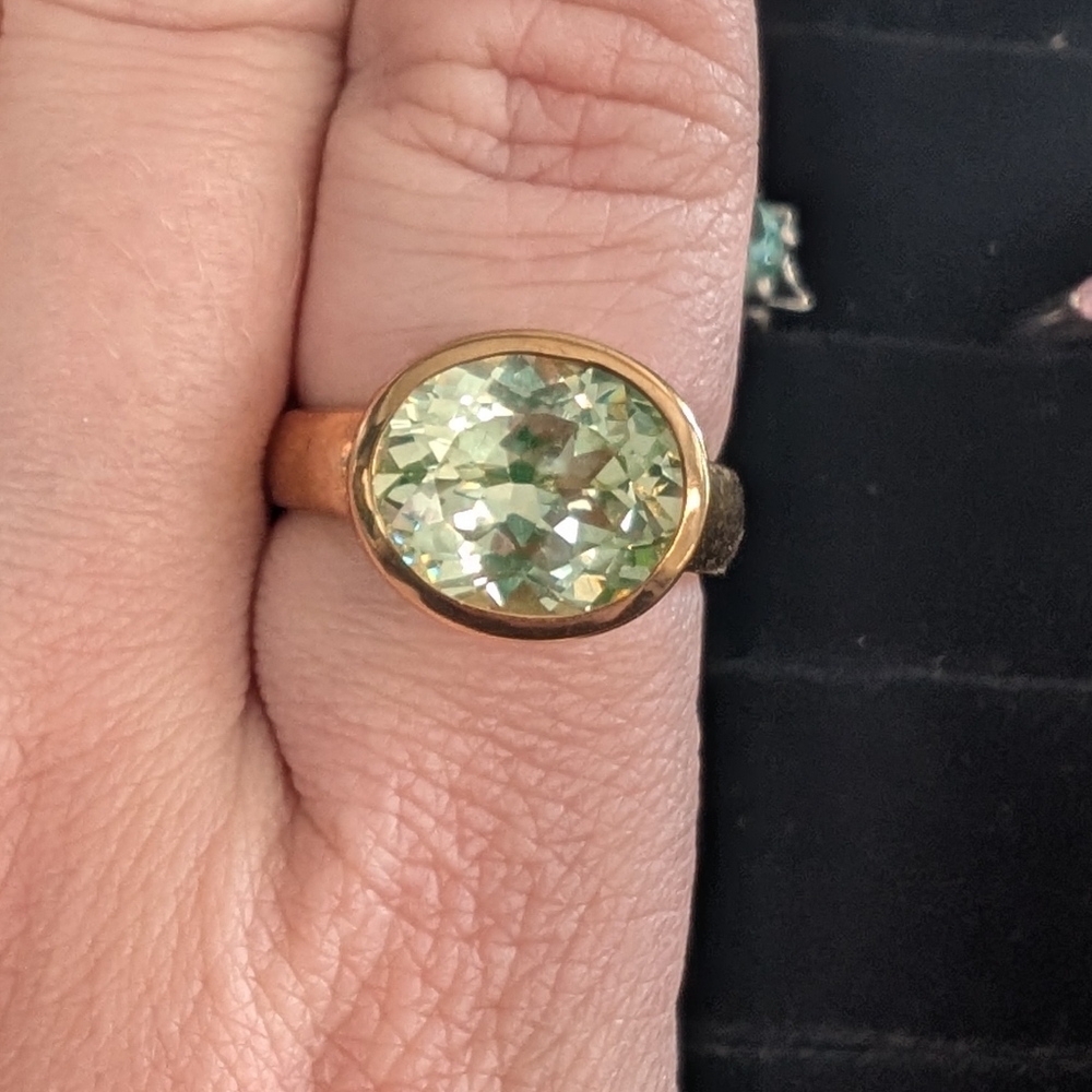 Vintage Spinel (Uranium) Ring